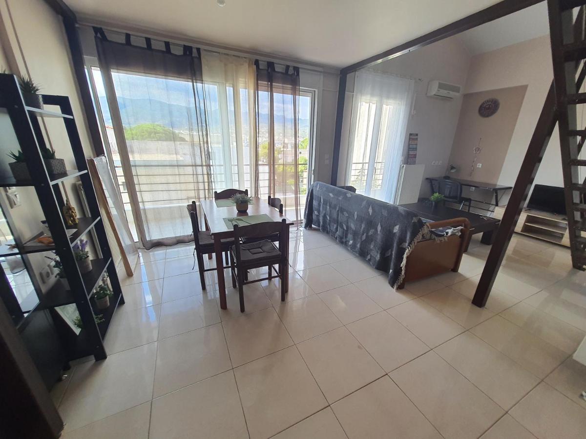 Seaside Beach Apartment Каламата Экстерьер фото