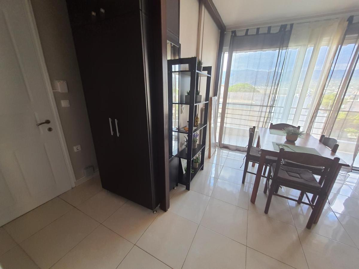 Seaside Beach Apartment Каламата Экстерьер фото